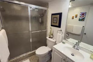 7461 W Country Club Dr N, Sarasota, FL 34243 - Photo 29