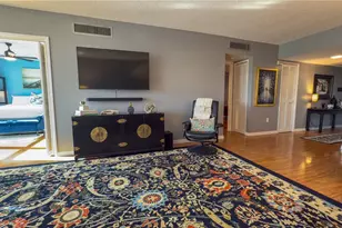 7461 W Country Club Dr N, Sarasota, FL 34243 - Photo 13