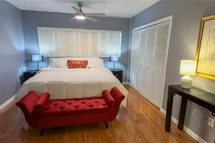 7461 W Country Club Dr N, Sarasota, FL 34243 - Photo 5