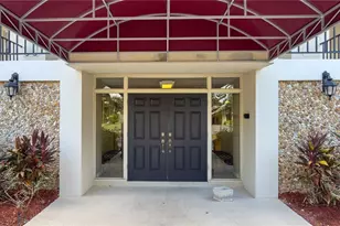 7461 W Country Club Dr N, Sarasota, FL 34243 - Photo 33