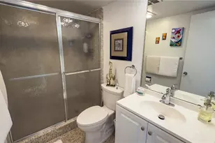 7461 W Country Club Dr N, Sarasota, FL 34243 - Photo 15