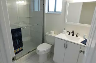 3500 Lake Bayshore Dr, Bradenton, FL 34205 - Photo 11