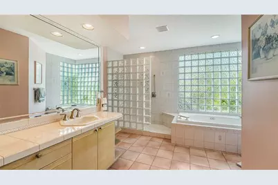 350 Gulf Of Mexico Drive #211, Longboat Key, FL 34228 - Photo 15