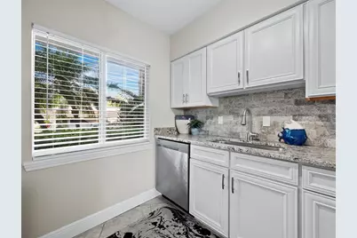 4825 Gulf Of Mexico Drive #105, Longboat Key, FL 34228 - Photo 9