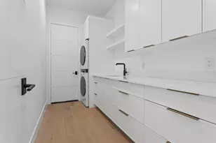 276 Island Cir, Sarasota, FL 34242 - Photo 27