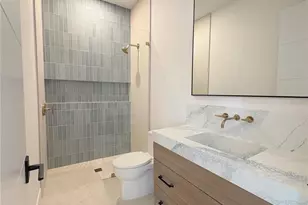 276 Island Cir, Sarasota, FL 34242 - Photo 29