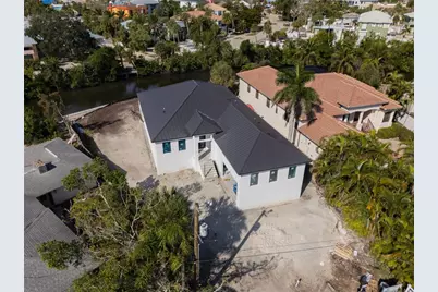 276 Island Circle, Sarasota, FL 34242 - Photo 3