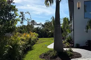 276 Island Cir, Sarasota, FL 34242 - Photo 31