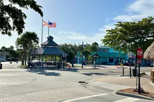 276 Island Cir, Sarasota, FL 34242 - Photo 41