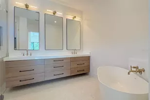276 Island Cir, Sarasota, FL 34242 - Photo 17