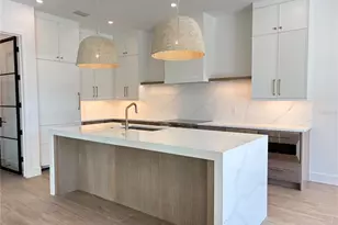 276 Island Cir, Sarasota, FL 34242 - Photo 5