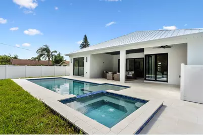 276 Island Circle, Sarasota, FL 34242 - Photo 17