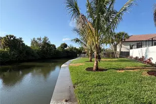 276 Island Cir, Sarasota, FL 34242 - Photo 35