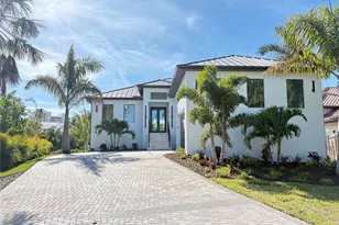 276 Island Cir, Sarasota, FL 34242 - Photo 1