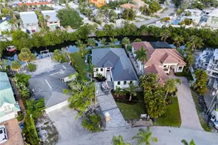 276 Island Cir, Sarasota, FL 34242 - Photo 39