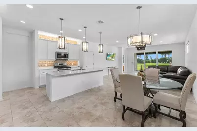 8121 Sternway Road, Sarasota, FL 34240 - Photo 17