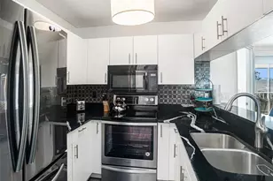 972 Sandpiper Cir, Bradenton, FL 34209 - Photo 3