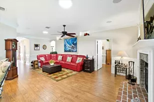 1218 Lavender Jewel Ct, Plant City, FL 33563 - Photo 9