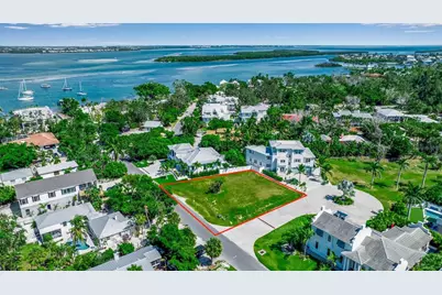610 Hibiscus Way, Longboat Key, FL 34228 - Photo 1