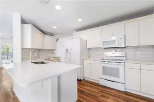 3763 St Charles Cir, Sarasota, FL 34233 - Photo 13