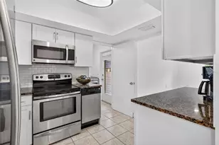 1884 Southpointe Dr, Sarasota, FL 34231 - Photo 51