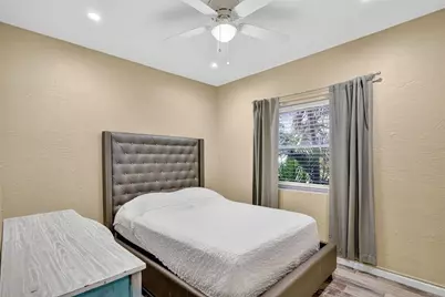 1884 Southpointe Drive, Sarasota, FL 34231 - Photo 39