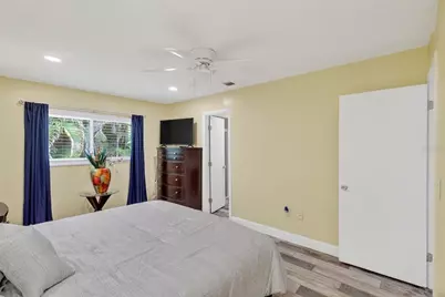 1884 Southpointe Drive, Sarasota, FL 34231 - Photo 25