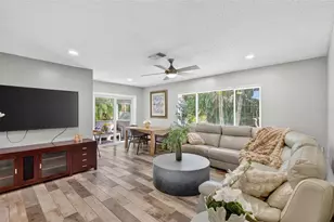 1884 Southpointe Dr, Sarasota, FL 34231 - Photo 9