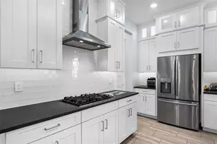 2006 5th St E, Palmetto, FL 34221 - Photo 7