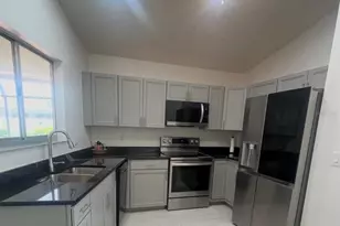 2200 E Village Ct, Venice, FL 34293 - Photo 11