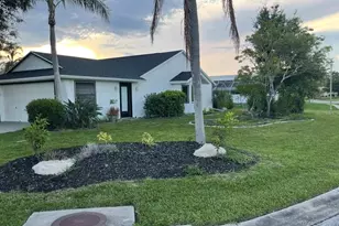 2200 E Village Ct, Venice, FL 34293 - Photo 3
