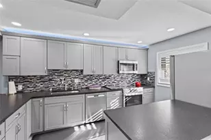 1627 Boathouse Cir, Sarasota, FL 34231 - Photo 9