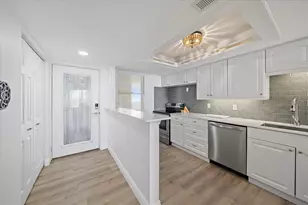 1770 Benjamin Franklin Dr, Sarasota, FL 34236 - Photo 5