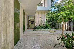 1642 Bahia Vista St, Sarasota, FL 34239 - Photo 7