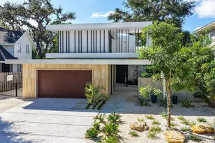 1642 Bahia Vista St, Sarasota, FL 34239 - Photo 3