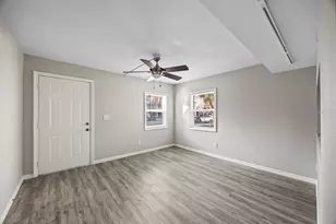 7169 E Bank Dr, Tampa, FL 33617 - Photo 5