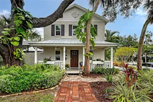 1685 6th St, Sarasota, FL 34236 - Photo 1