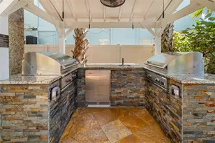 915 Seaside Dr, Sarasota, FL 34242 - Photo 71