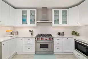 915 Seaside Dr, Sarasota, FL 34242 - Photo 47