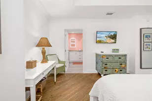 915 Seaside Dr, Sarasota, FL 34242 - Photo 13