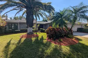 3890 Wilshire Cir, Sarasota, FL 34238 - Photo 5