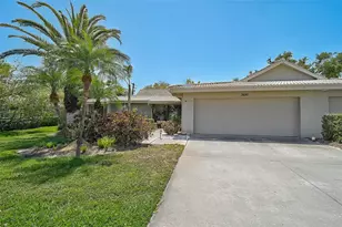 3890 Wilshire Cir, Sarasota, FL 34238 - Photo 3