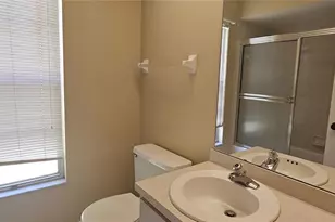 4297 Oakhurst Cir E, Sarasota, FL 34233 - Photo 17