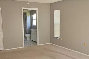 4297 Oakhurst Cir E, Sarasota, FL 34233 - Photo 13