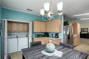 8523 Countess Ave Cir, Palmetto, FL 34221 - Photo 5