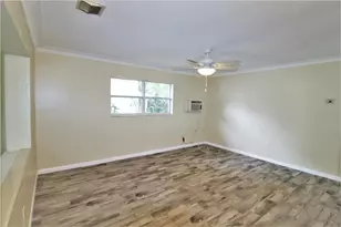 1935 Edgewater Dr, Sarasota, FL 34234 - Photo 5