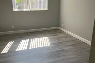 2755 Coconut Bay Ln, Sarasota, FL 34237 - Photo 11