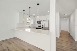 2949 Bougainvillea St, Sarasota, FL 34239 - Photo 7