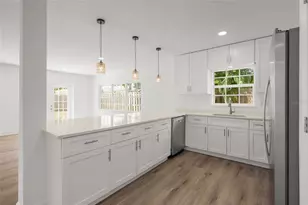 2949 Bougainvillea St, Sarasota, FL 34239 - Photo 9