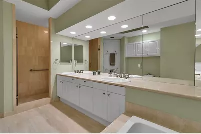 1241 Gulf Of Mexico Drive #109, Longboat Key, FL 34228 - Photo 11